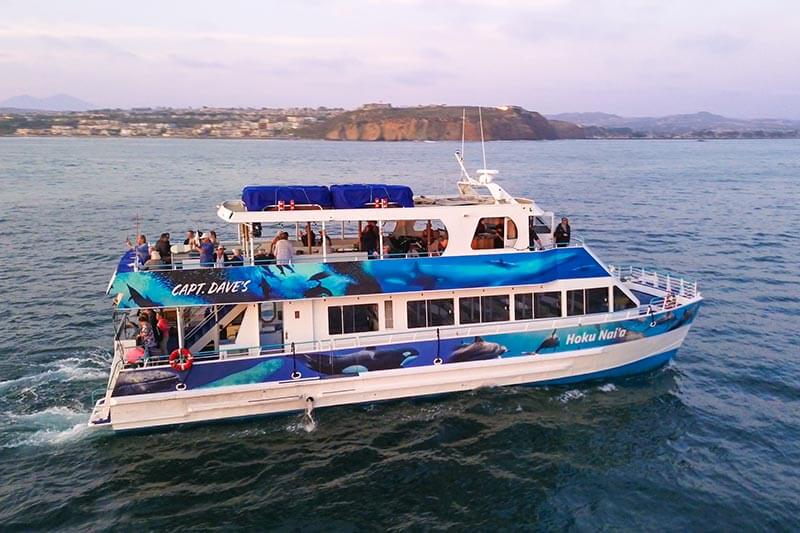 Hoku Nai'a sunset private boat charter in front of Dana Point Headlands